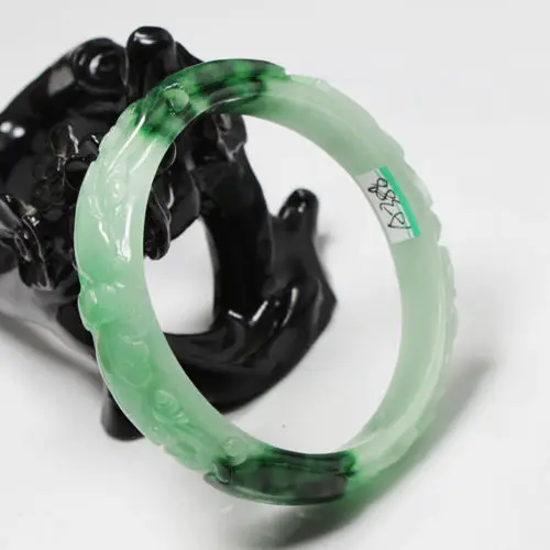 

2850 Beautiful Hand-carved Emerald Green Jadeite Jade Gems Bracelet Bangle