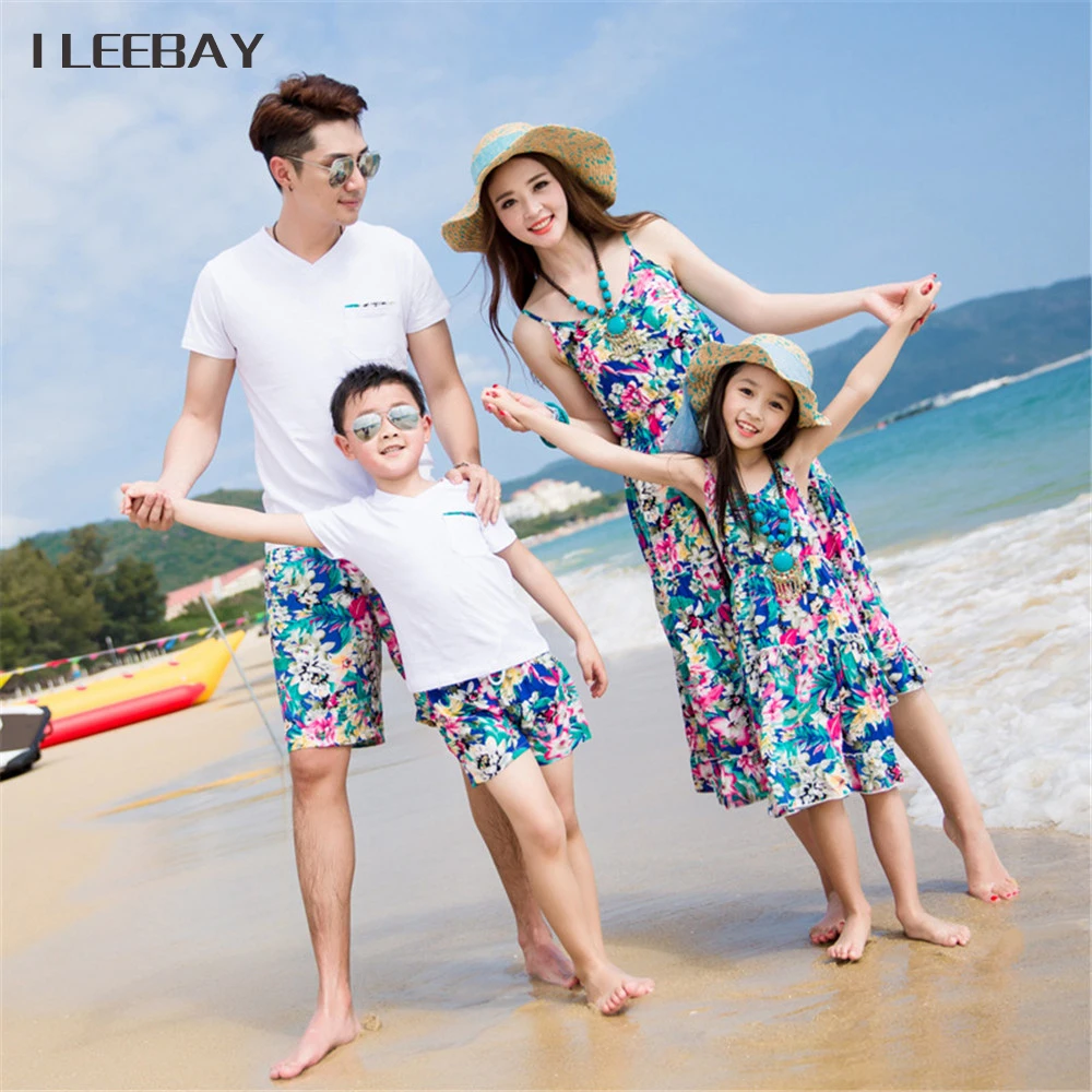 

2018 Bohemian Style Mother Daughter Beach Dresses Dad/Boy T-shirts Tops+Shorts Family Look Outfits Family Matching Clothes Sets