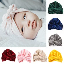 Мягкий бархат шапочка для новорожденного, для малыша преддошкольного возраста Демисезонный для маленьких мальчиков девочка шляпа капот с прелестным бантом шапочка шапка для детей Подставки для фотографий