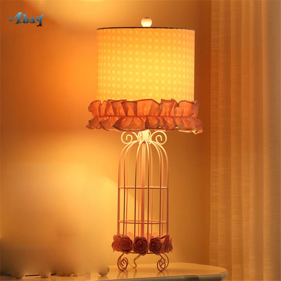 جميل الوردي الحديد الفن زهرة قفص مصابيح طاولة للأطفال غرفة نوم رومانسية غرفة المعيشة الديكور Led الفن ديكو منضدة مصباح