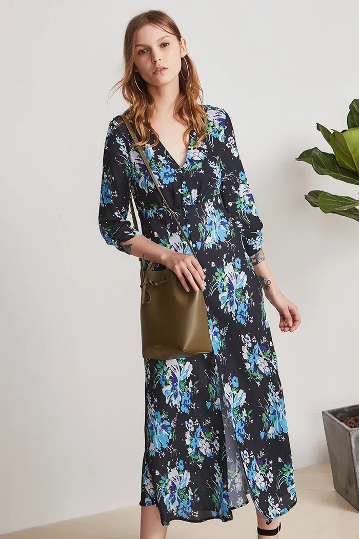 

Retro Blue Print Black Bottom V-neck Seven-point Sleeve High Waist Open Long dress