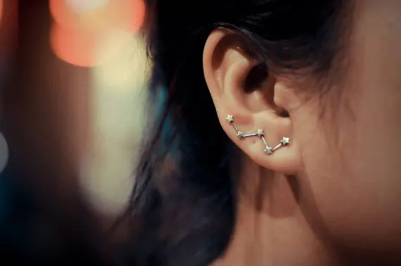 

1pc Minimalist Star Stud Earring Cassiopeia Constellation Ear Climbers
