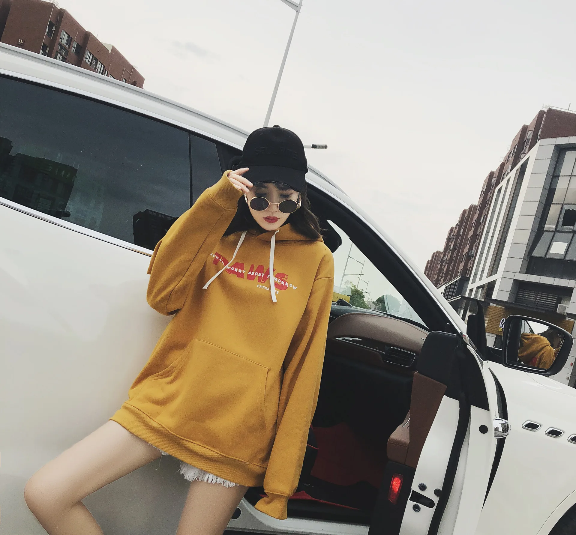 Большие размеры s-xl(обхват груди 132 см) Осень Новое флисовое платье с капюшоном и длинными рукавами с буквенным принтом Свободная одежда для отдыха для женщин и студентов