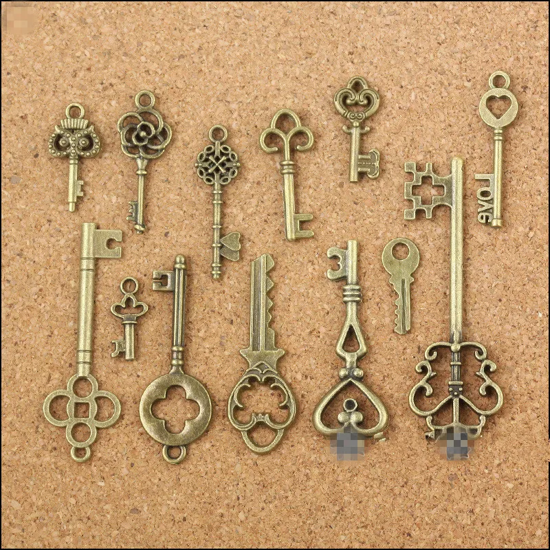 

Lovable 13 Assorted Antique Vintage Old Look Bronze Pendants Vintage Key Collectibles Good Gift