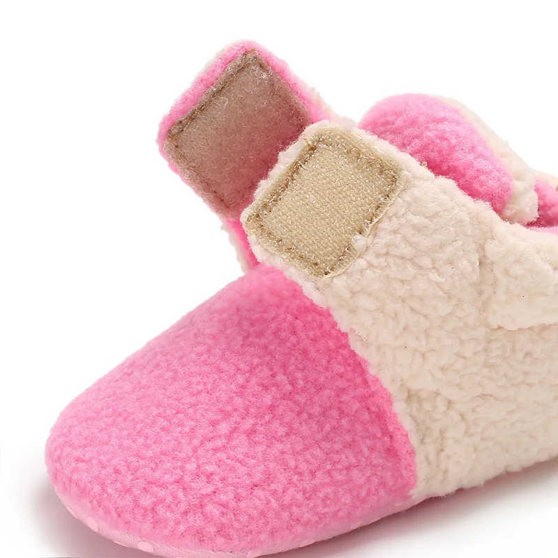 Для маленьких мальчиков обувь для девочек зимняя теплая обувь новорожденных сапоги Мокасины Leopard кроватки пинетки для малышей Домашняя