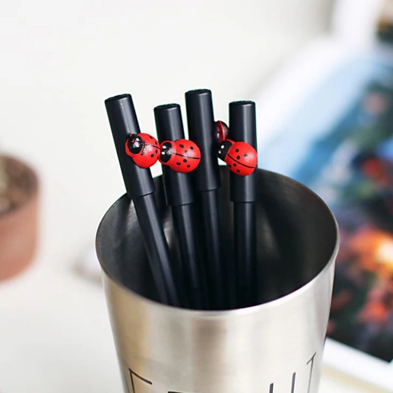 

8 Pcs/set Cartoon Animal Ladybug 0.5mm Black Ink Gel Pens Insect Ladybird Signature Pens Learning Stationery for Children Gifts