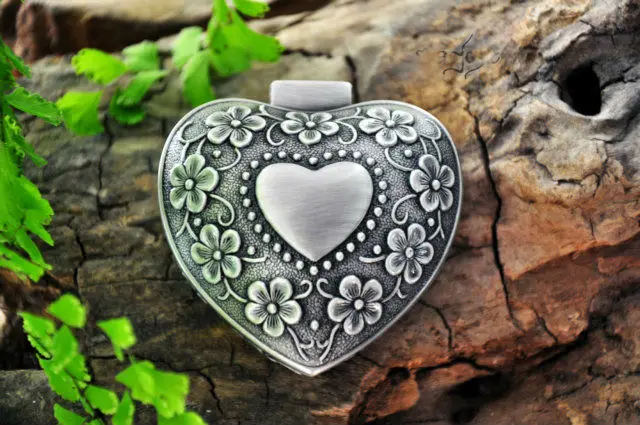 

mini. retro classic tin alloy metal heart-shaped jewelry keepsake souvenir box case ring box gift box 2110