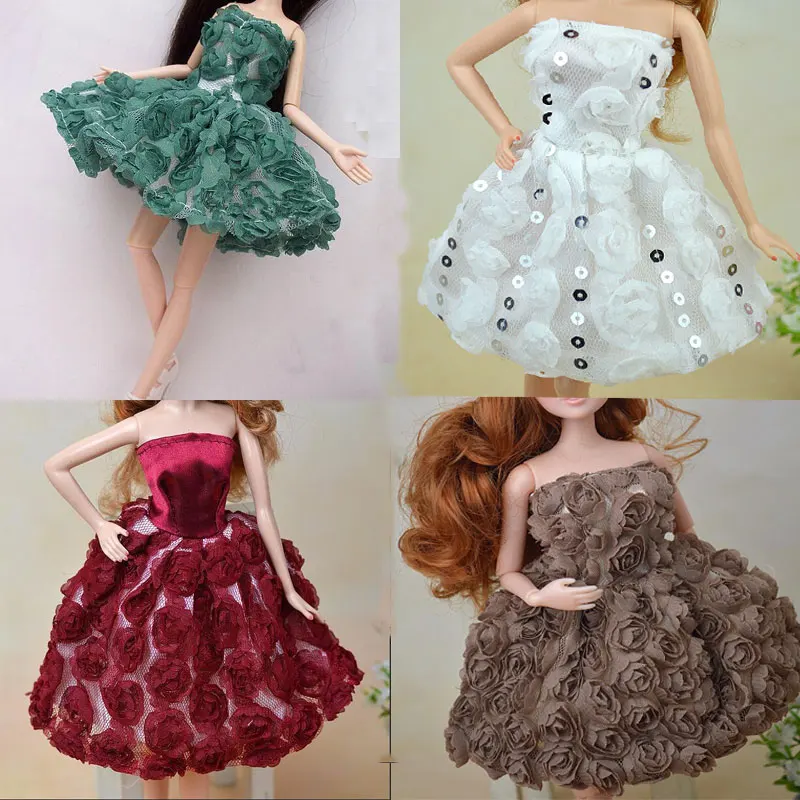 вышивка на платье для куклы. платья для миниатюрных кукол. платья для кукол. вязаные платья для кукол. винтажные платья для кукол.