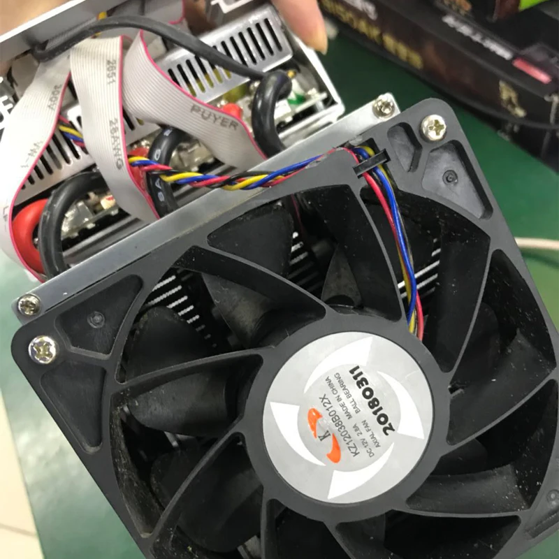 Whatsm iner m3x 11,5-13 T/S 0,18 кВт/ч лучше, чем Antminer S9 S9i T9 WhatsMiner M3 11,5 T E9