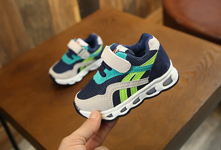 2019 جديد مضيئة رياضة الأطفال الأحذية مع ضوء متوهجة رياضية الأطفال حذاء كاجوال مع تضيء أحذية للبنين