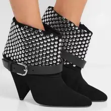 Новинка года; женские ботильоны на шпильках; сезон осень-зима; модная обувь черного цвета с заклепками и пряжкой на ремешке; Размеры 35-42