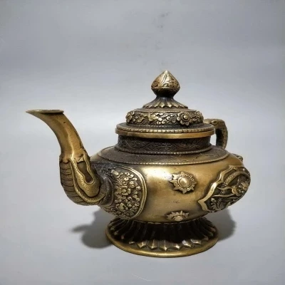 Huang Tonglong держит винный горшок старым, и Античная коллекция