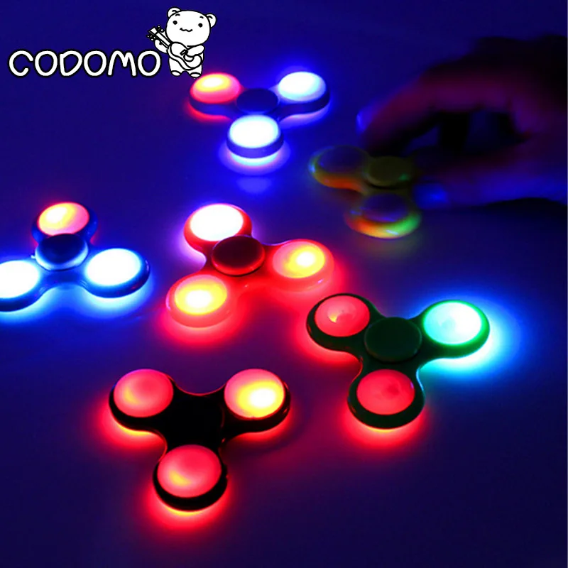 

30pcs Spinner Hand led Flash Light Lot lumineux DHL 2017 New Cool Top Tri Spinner Hand Light Rainbow Figet Spiner Glow in Dark