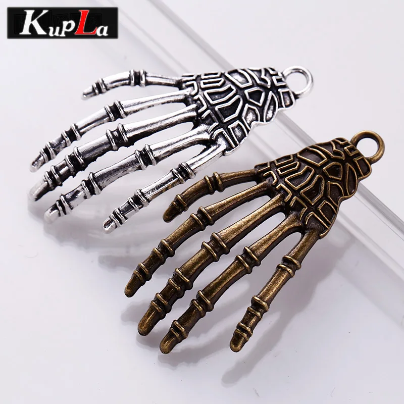 

Vintage Metal Skull Hand Charms for Jewelry Making Fashion DIY Hand Charms Fashion Handmade Skull Pendant Charms 19*24mm 16pcs