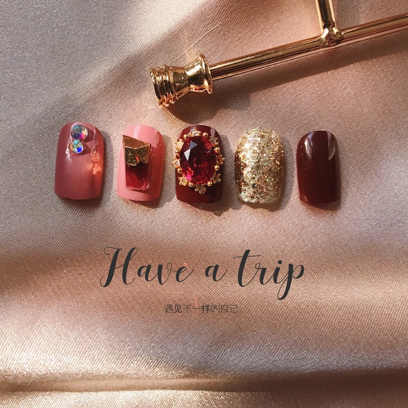

Royal style Vintage wine red and pink with red diamond decoration 3D fake nails Bride cute full nail tips short false nails