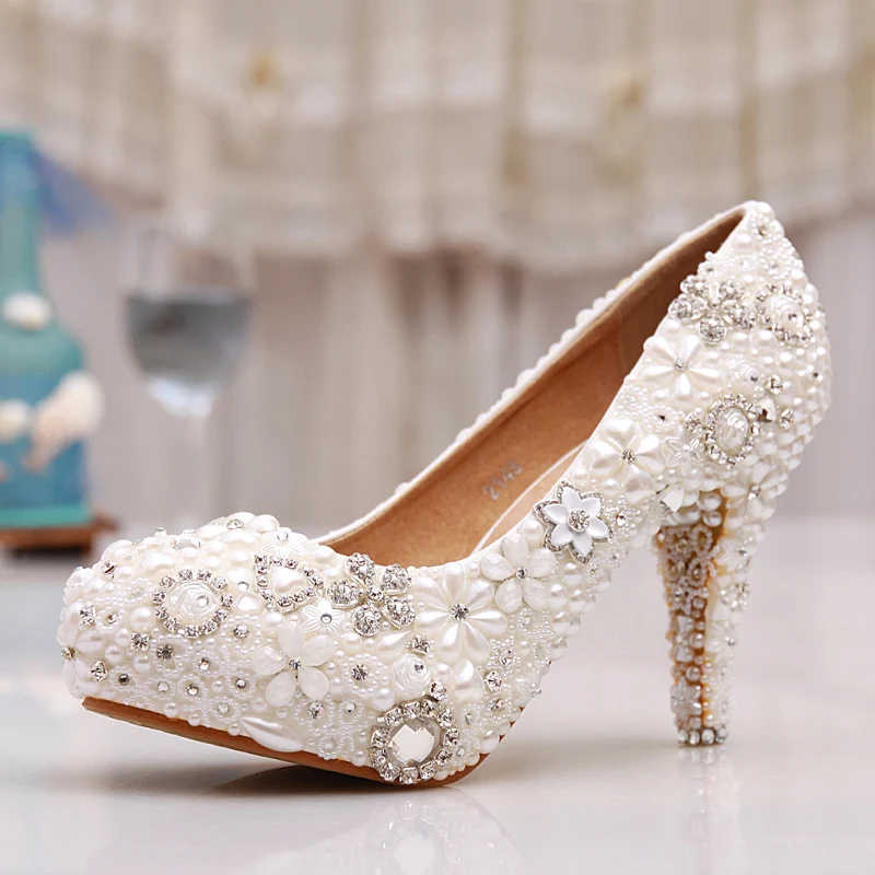 Роскошная свадебная обувь украшенная кристаллическими камнями ручного изготовления Белая свадебная обувь для невесты Блестящие туфли-лодочки с высокими 3–дюймовыми каблуками