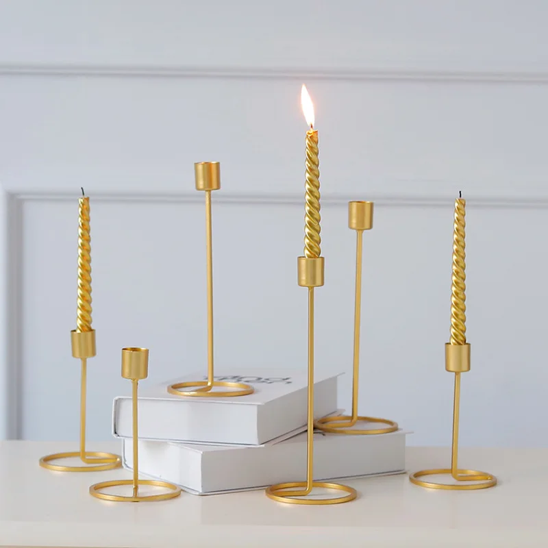 

Europe Gold Candle Holder Single Head Iron Candlestick Romantic Table Decoration Wedding Home Decor Candle Desktop Display Gifts