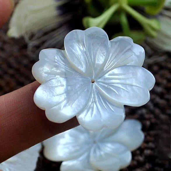 

30mm Carved White Shell Flower Charms Beads Drilled Center 1mm hole Shell Jewelry Making DIY Findings Stuffs