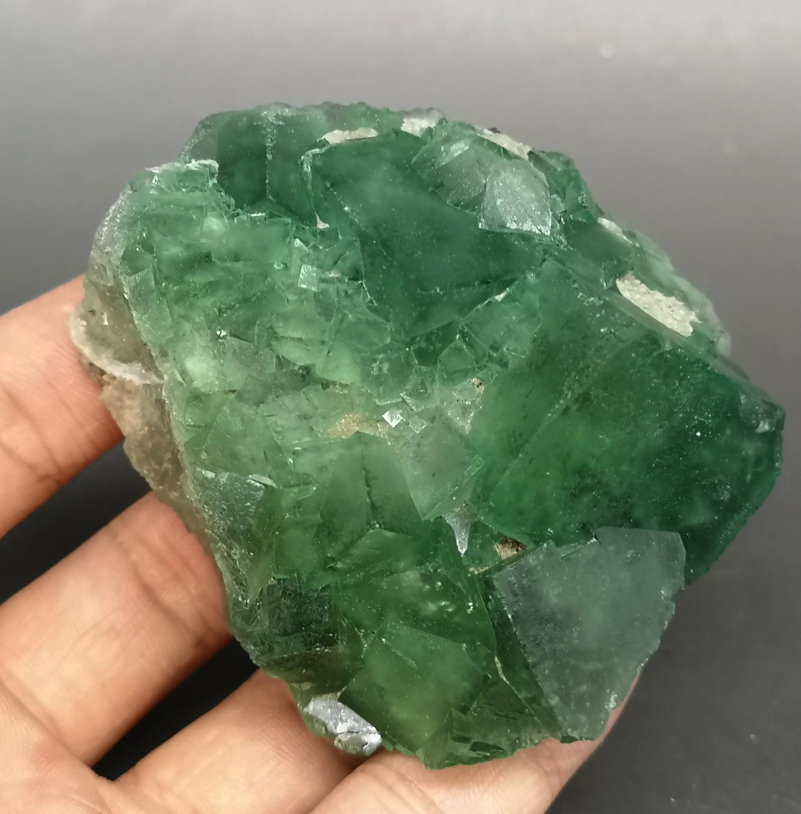 174g Natural Large crystal green fluorite cluster mineral crystal specimens Stones and crystals Healing crystal