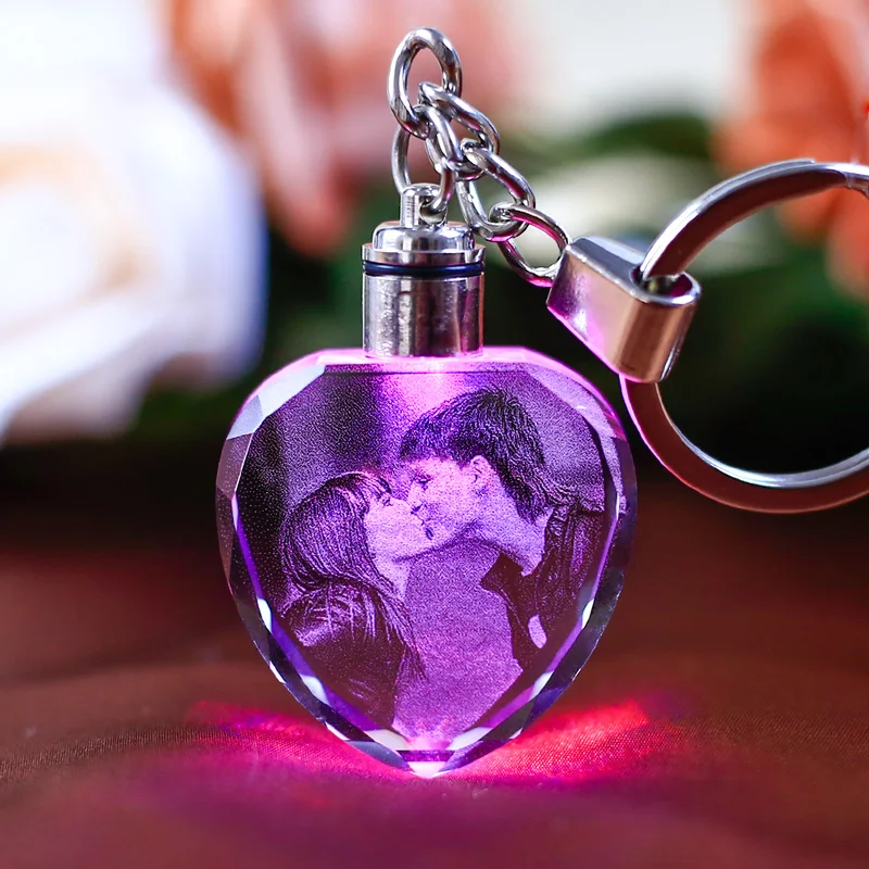 Заказной Хрустальный фотоальбом в форме сердца с изменяющимся цветом светодиодный лазерный светильник с выгравированным изображением Брелок сувенир подарки