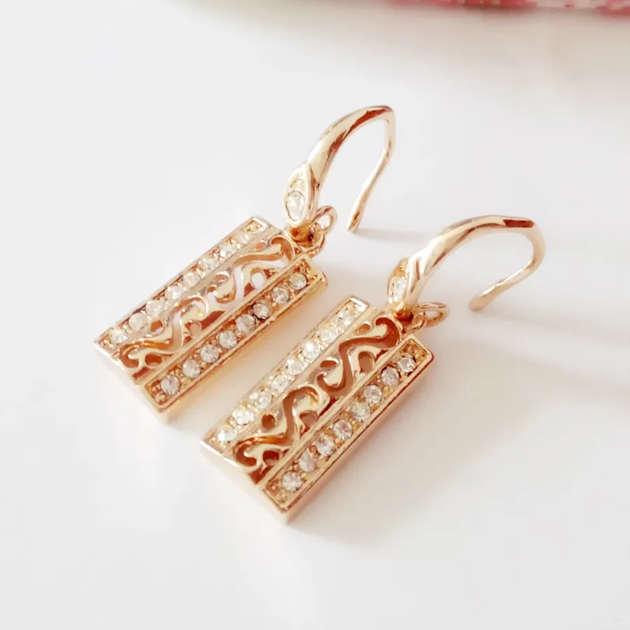 

Wholesale New 585 Gold Jewelry Zircon Long Earrings 585 Gold Natural Boucle d'oreille Bride Pendant Earring For Women