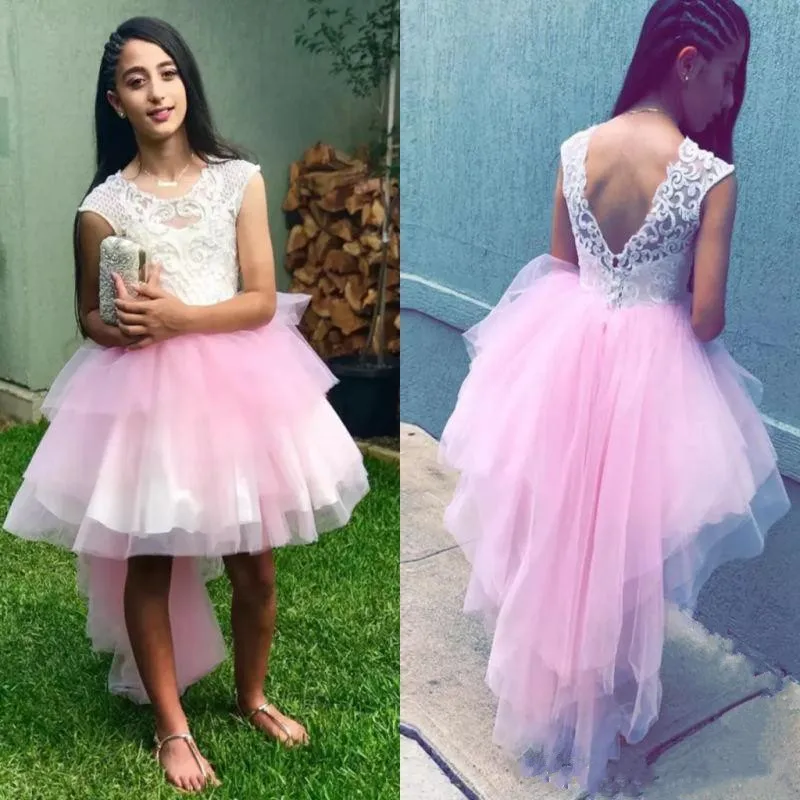 

Simple Design Tulle Lace High Low Flower Girl Dress with Buttons Sexy V-Back Customized Girls Pageant Gowns Scoop Neck Cheap