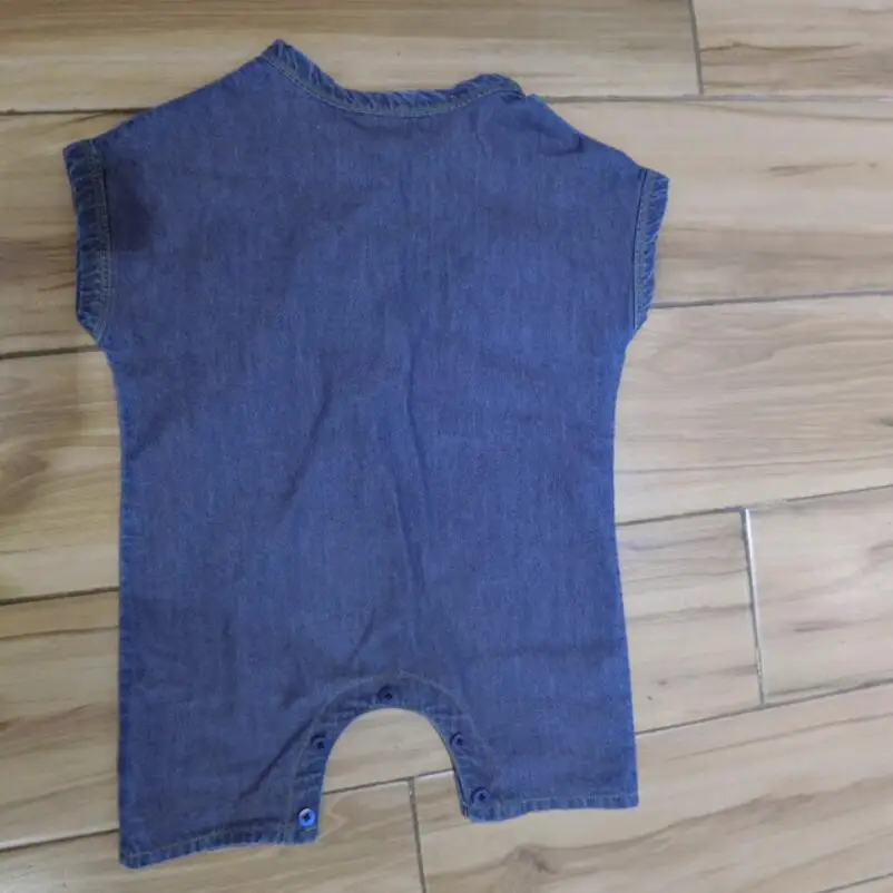 baby bodysuit