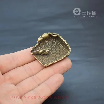 

Archaize bronze mouse and corn small pendant