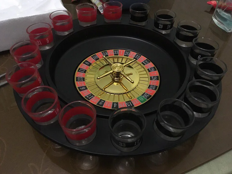 [Забавный] 16 рюмок Делюкс русская спиннинговая рулетка фишки для покера, игровой набор для питья, вечерние принадлежности, винная игра для взрослых