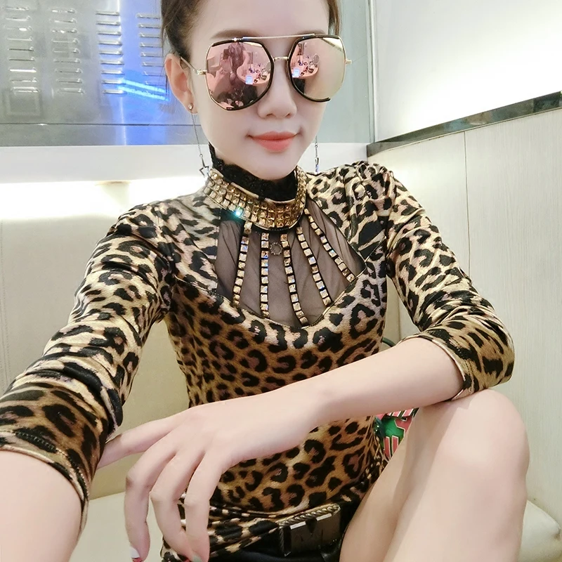 Весенняя Сексуальная сатиновая блузка с длинным рукавом и стоячим воротником с леопардовым принтом, женские пуловеры с леопардовым принтом, атласная блузка