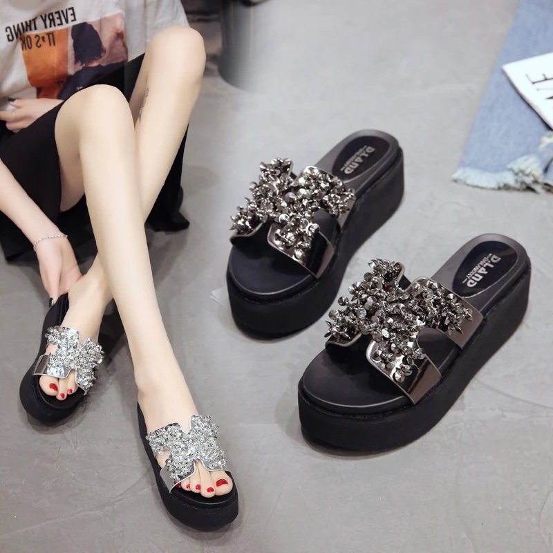 

Summer New Women Slides Slippers 2019 New Women Rhinestone Flat With Platform Slippers Casual Wedge Beach Slippers
