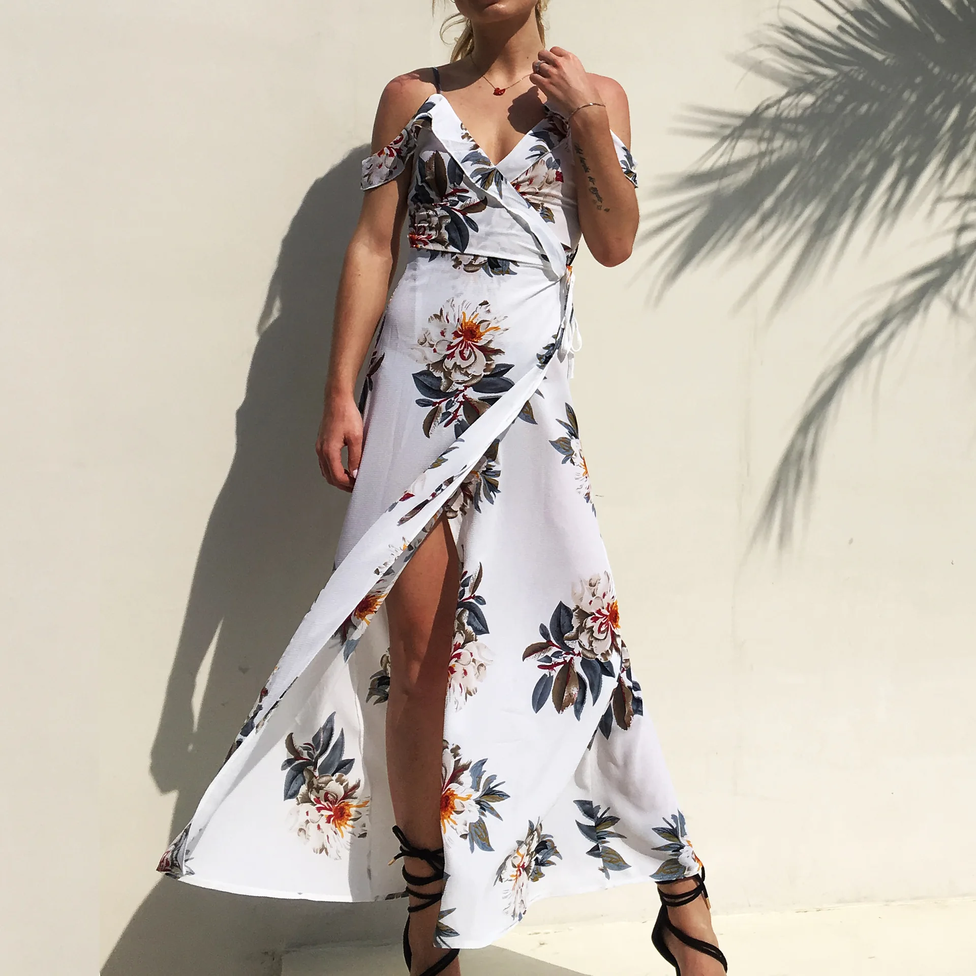 

2019 European and American Summer Women's Printed Strapless Beach Dress Seaside Holiday Irregular Split Chiffon Dress