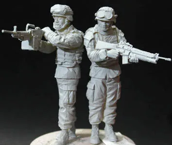 

AR F35017 1/35 Modern U.S. Marine Corps Tank Armored Vehicle Crew OIF