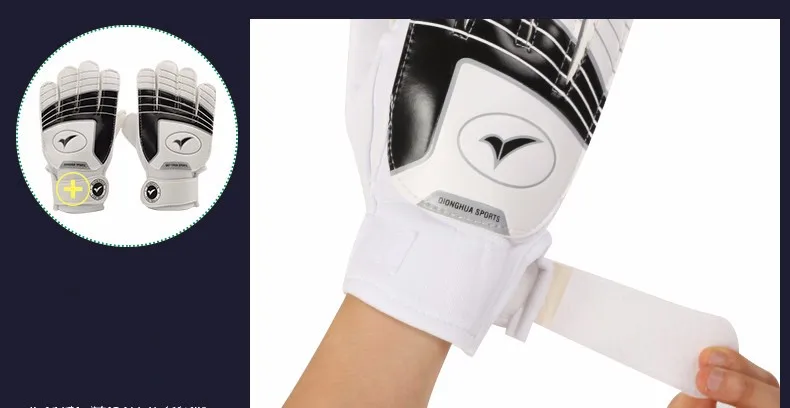 2017 New Child Soccer Goalkeeper Gloves For Kids Football Keeper Latex Goalie Gloves Children Professional Sports Protection 2