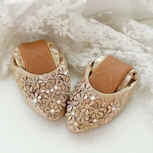 Новое поступление; плоские туфли из коровьей кожи; женские туфли с цветами; очень удобные туфли с изображением танца на пуантах; Лоферы со стразами