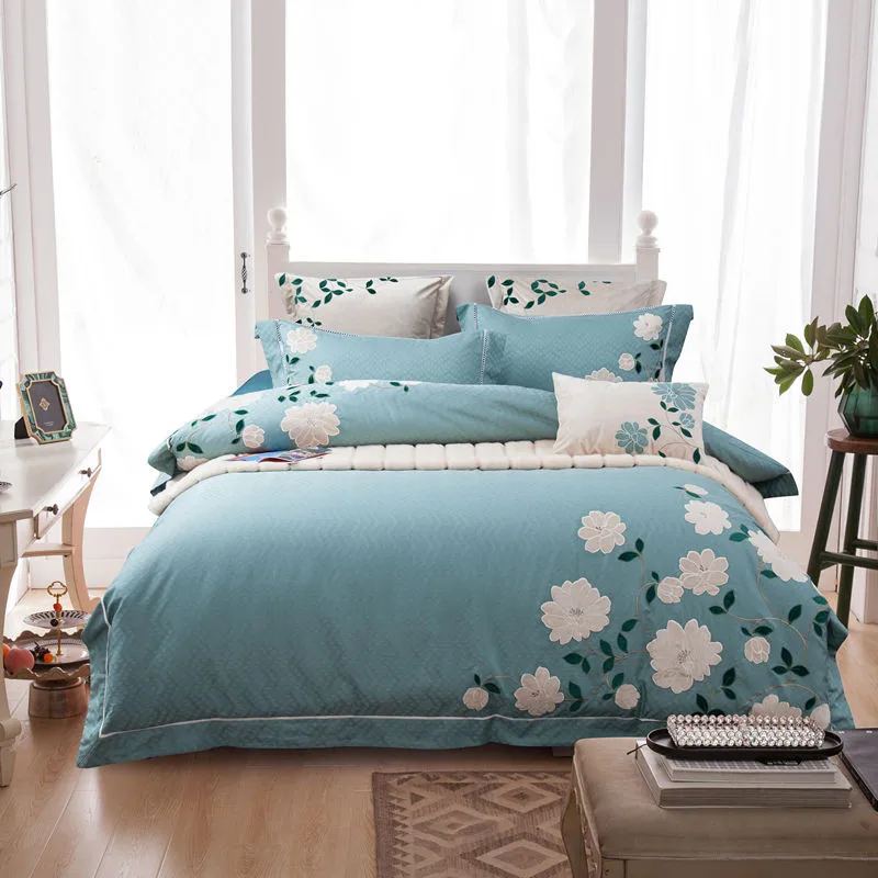 

2017 Elegant embroidery Luxury Royal Bedding set Egypt Cotton King Queen Size 4/7pcs blue Bed set Duvet cover bedsheet