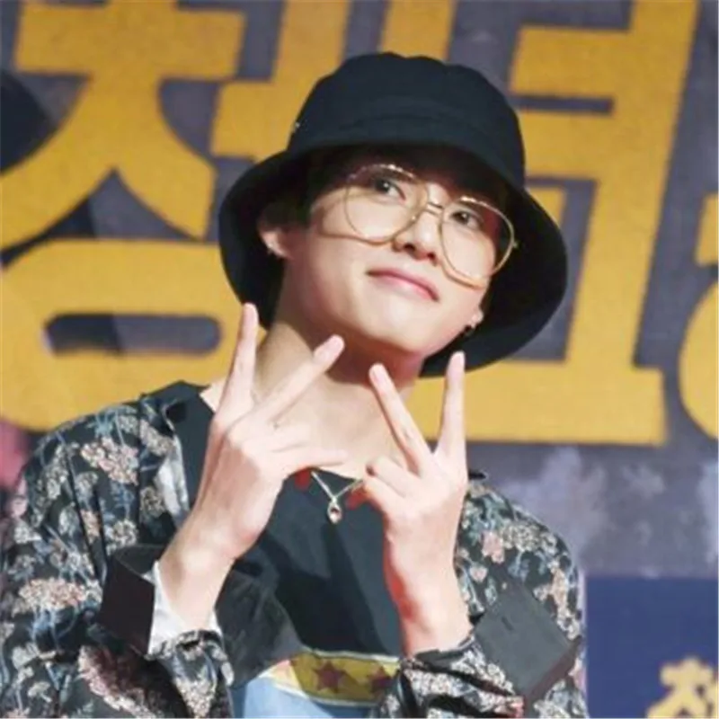 2018 BTS BT21 Topi Hitam \u0026 Kuning Ember 
