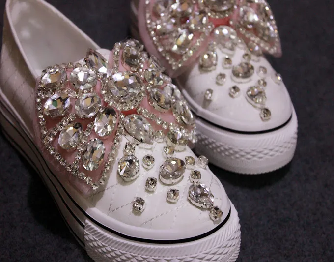 Милые вулканизированные туфли для девочек; оригинальные парусиновые туфли на толстой подошве со стразами и бабочкой; свежая пудра