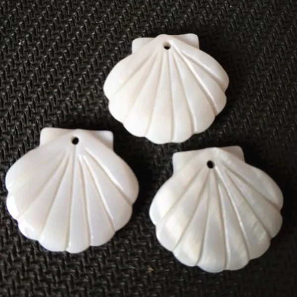 

12 pieces nature shell pendants white color mother of pearl pendants carving shell loose beads pendants size 22x20mm top selling