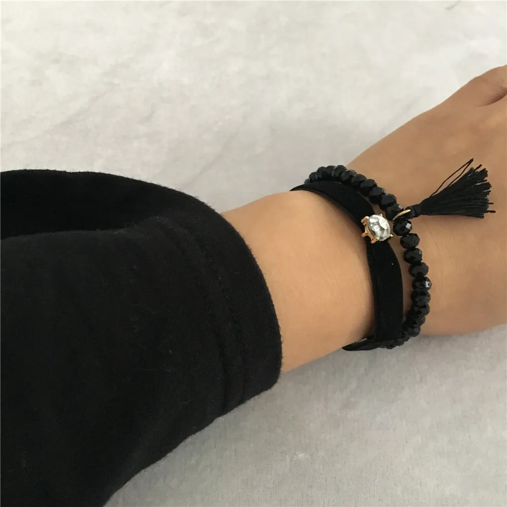 

CASUAL GOLD COLOR BLACK CUTTING BEAD SUEDE WITH CLEAR STONE BRACELET SET FOR WOMEN MEN GIRL