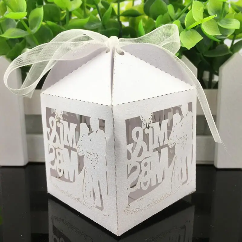 

50pcs/lot European Wedding Candy Gift Box Creative Hollow Bride and Groom Pattern High-end Paper Box Wedding Supplies