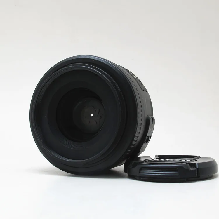 Используется объектив Nikon AF-S DX NIKKOR 35 мм f/1,8G с автофокусом для цифровых зеркальных фотокамер Nikon