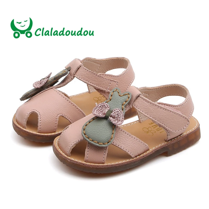 

Claladoudou13.5-15.5CM Genuine Leather Girls Sandals Closed Toe Cute Cartoon Strap Princess Summer Shoes Beige Soft Sole Flats