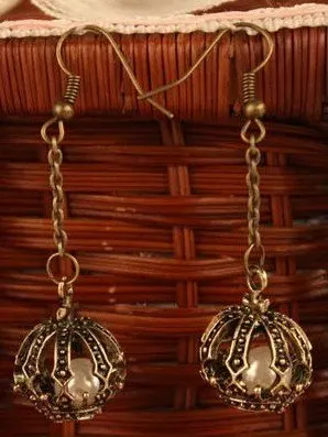 

Fashion Hot Sale New Style Retro Style Copper Color Crown Imitation Pearl Earring E159