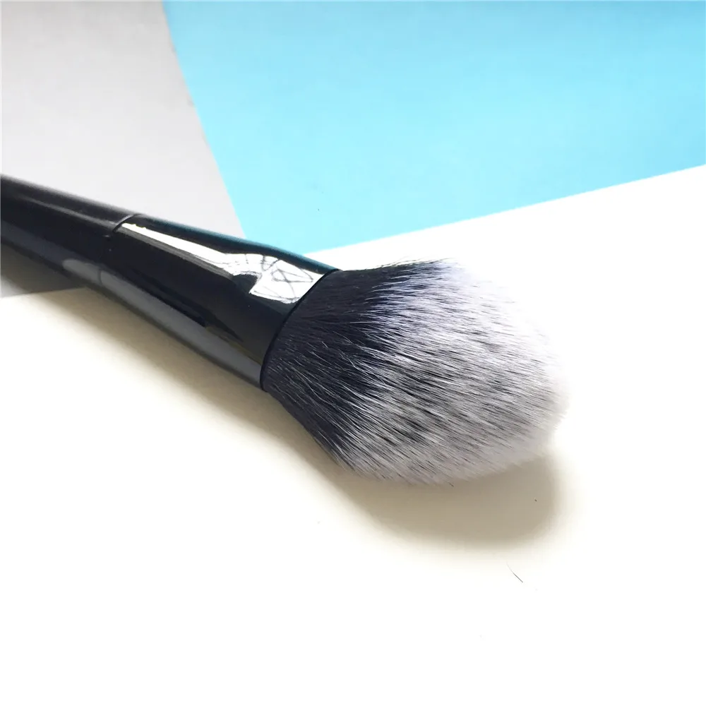 Kat Von D Lock it Edge Powder Brush #1 _ 5