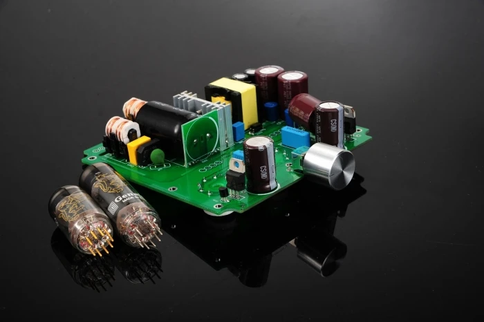 mini watt N3 真空管アンプとRCAケーブル、電源コード、予備真空管 mini watt N3 真空管アンプとRCAケーブル、電源コード、予備真空管