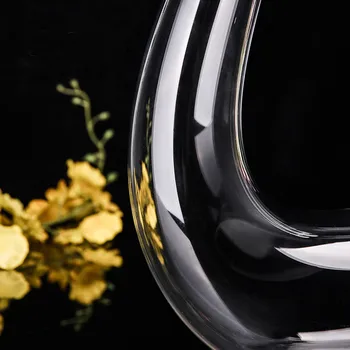 

Artificial Blowing Manual Cold Cut Lead-free Crystal Glass 700ml U Shape Transparent Wine Decanter