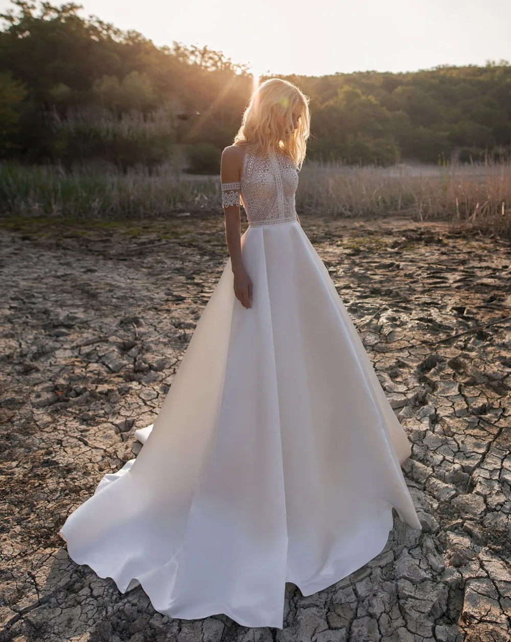 

2019 Exquisite Beach A Line Wedding Dress Lace Top Satin Skirt Boho Wedding Gowns Robe de mariage Cheap Country Bride Dresses