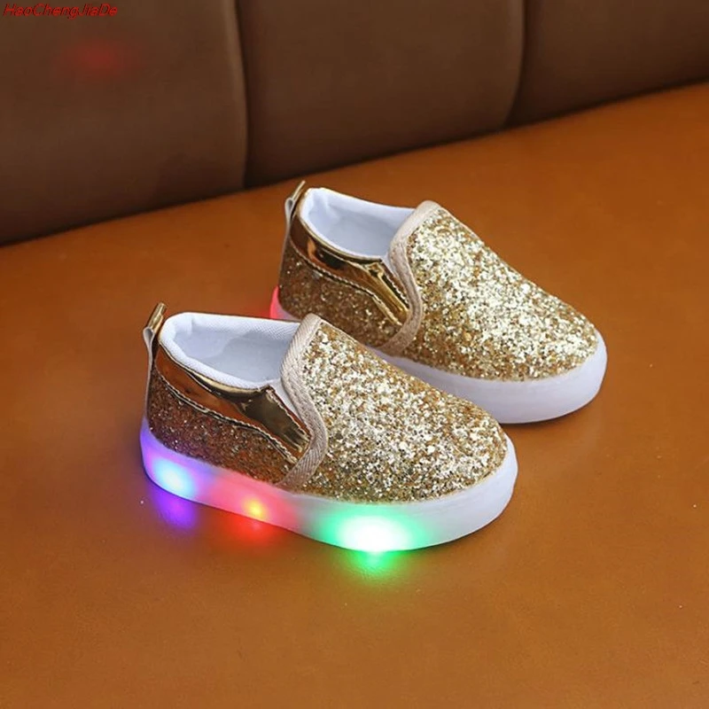 New Children Luminous Shoes Boys Girls Sport Running Shoes Baby Flashing Lights Fashion Sneakers Sequins Little Kid LED Sneakers