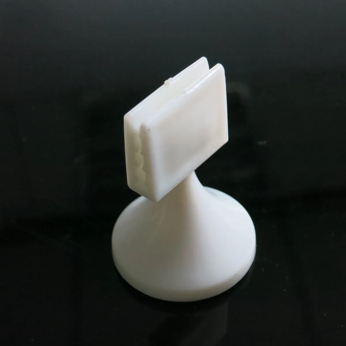 

Carton Paperboard Support System Box Angle Mats Water Proof Anti- Moisture Pads Unti Slip Plastic Injection Fittings Foot